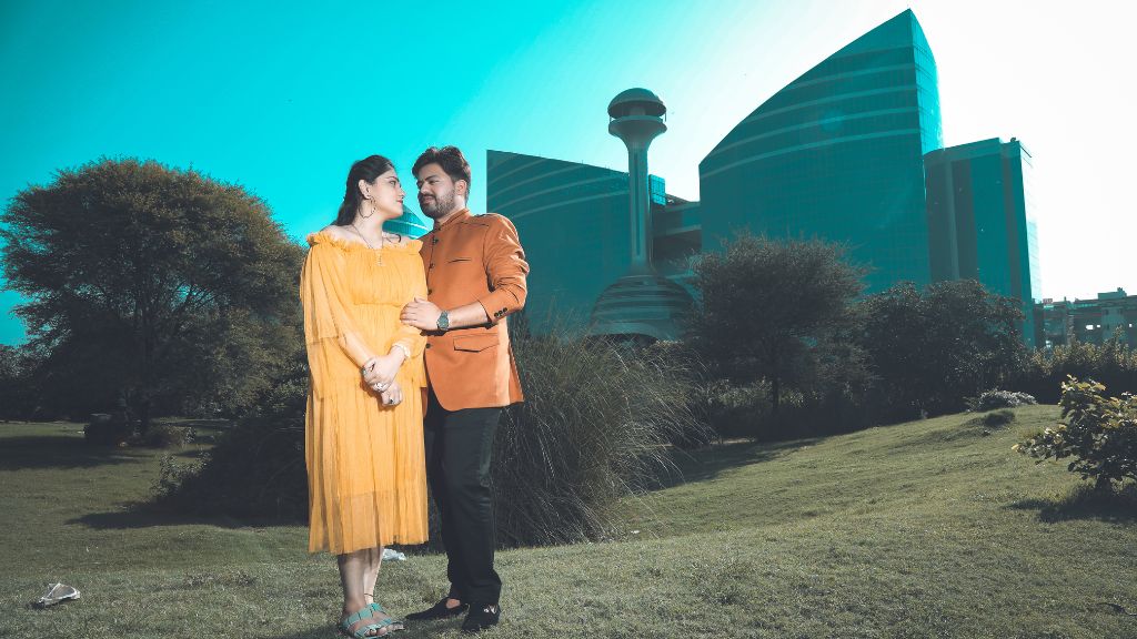 A couple enjoys a romantic moment during their pre-wedding shoot in Jaipur, with a modern architectural backdrop