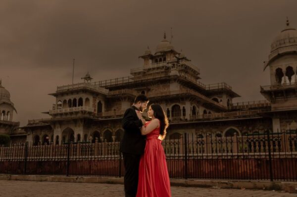 A couple poses in an unforgettable Albert Hall Pre Wedding Shoot with the majestic Albert Hall as the perfect backdrop.