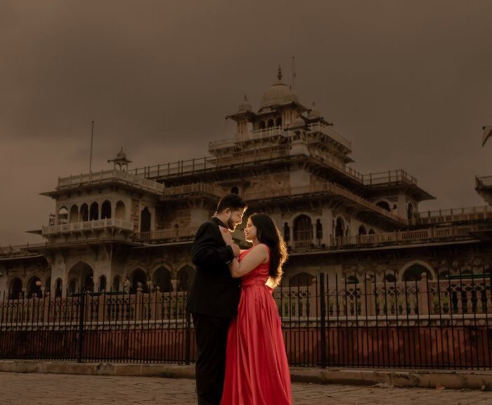 A couple poses in an unforgettable Albert Hall Pre Wedding Shoot with the majestic Albert Hall as the perfect backdrop.