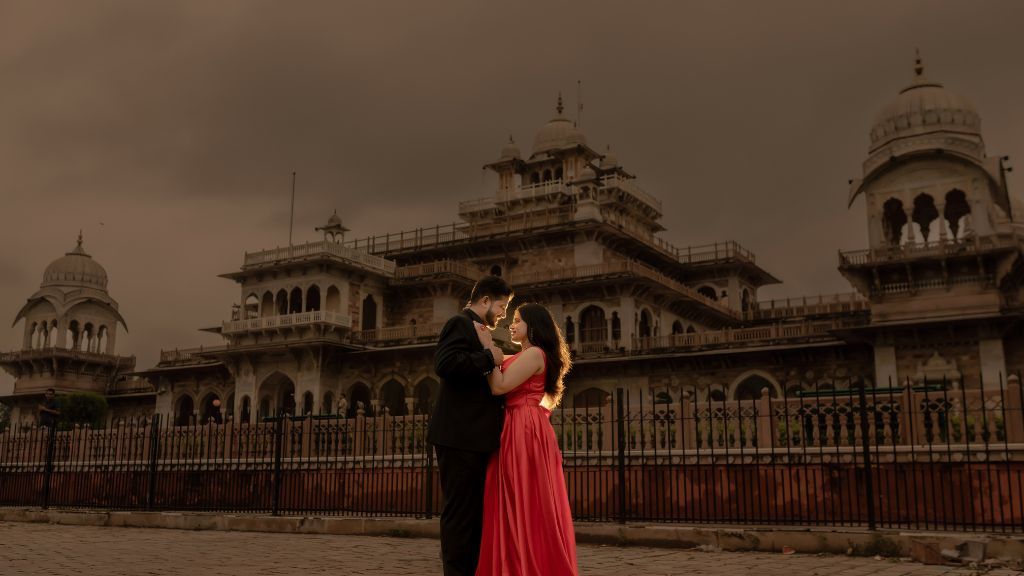 A couple poses in an unforgettable Albert Hall Pre Wedding Shoot with the majestic Albert Hall as the perfect backdrop.